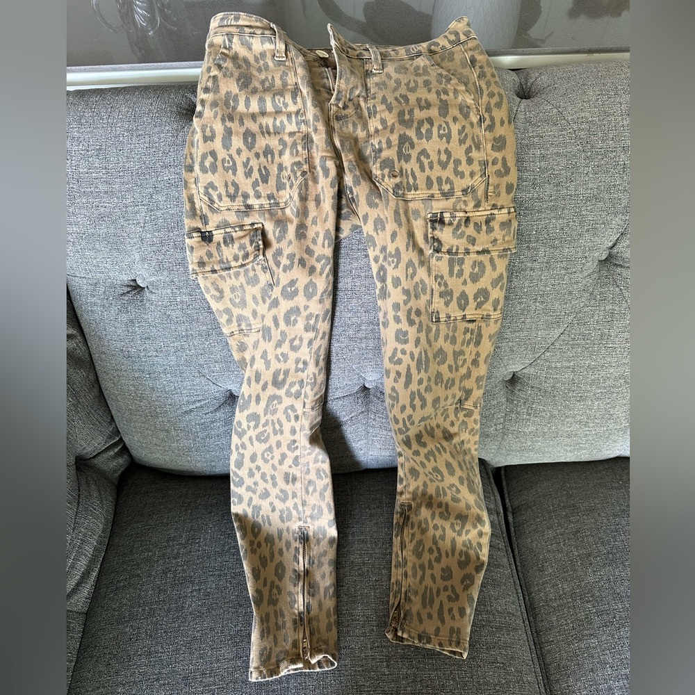 Frame Denim Cargo Skinny Cropped Leopard Print Mid
Rise Jeans